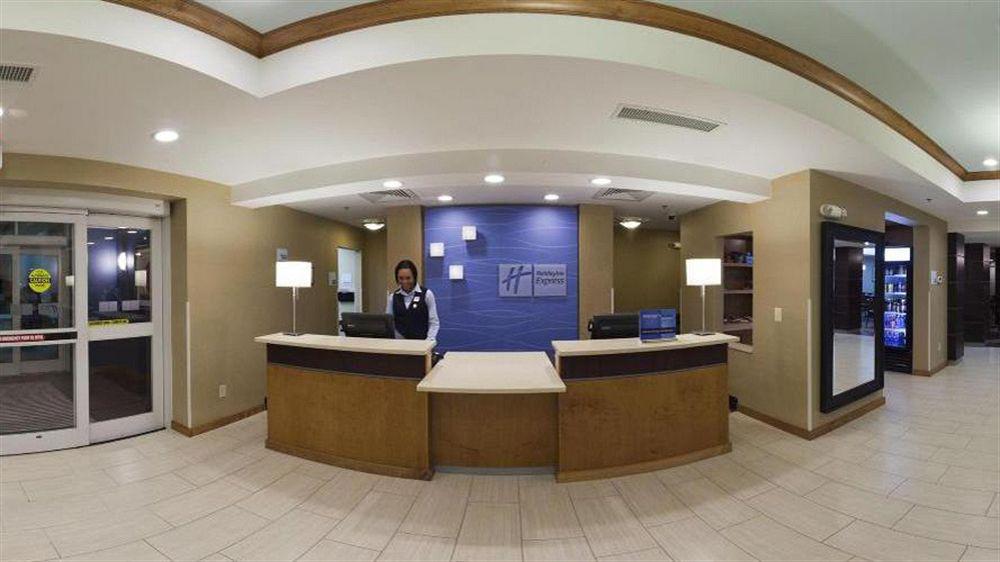 Holiday Inn Express & Suites Alexandria - Fort Belvoir By Ihg Buitenkant foto