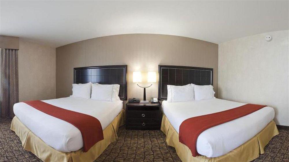 Holiday Inn Express & Suites Alexandria - Fort Belvoir By Ihg Buitenkant foto