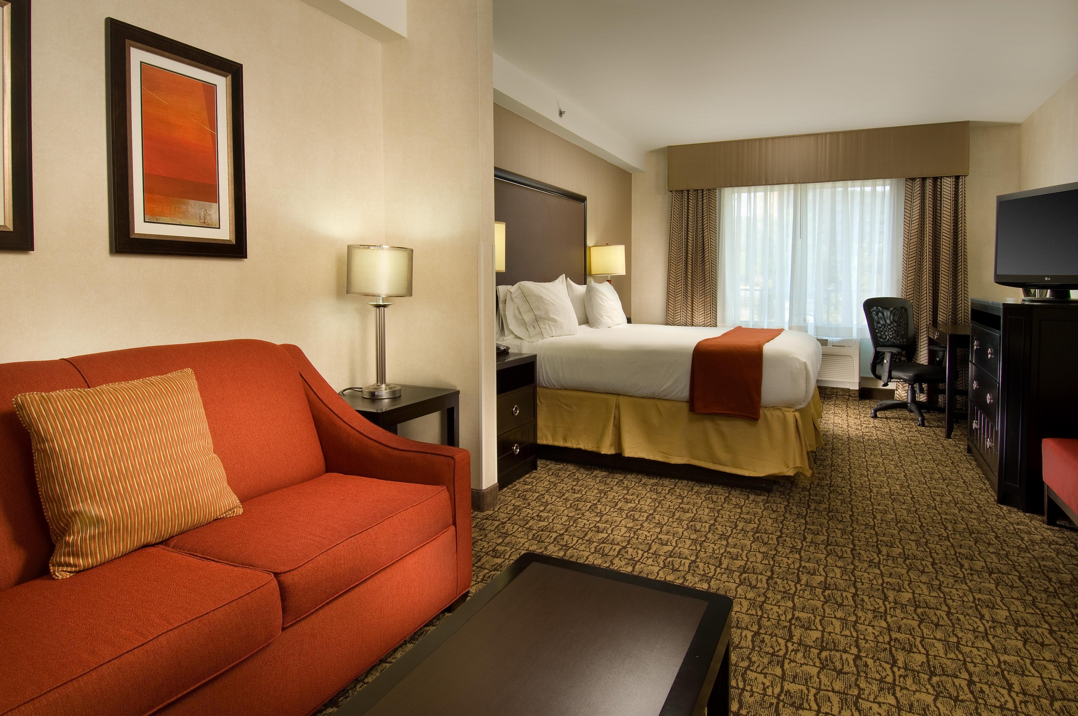 Holiday Inn Express & Suites Alexandria - Fort Belvoir By Ihg Buitenkant foto