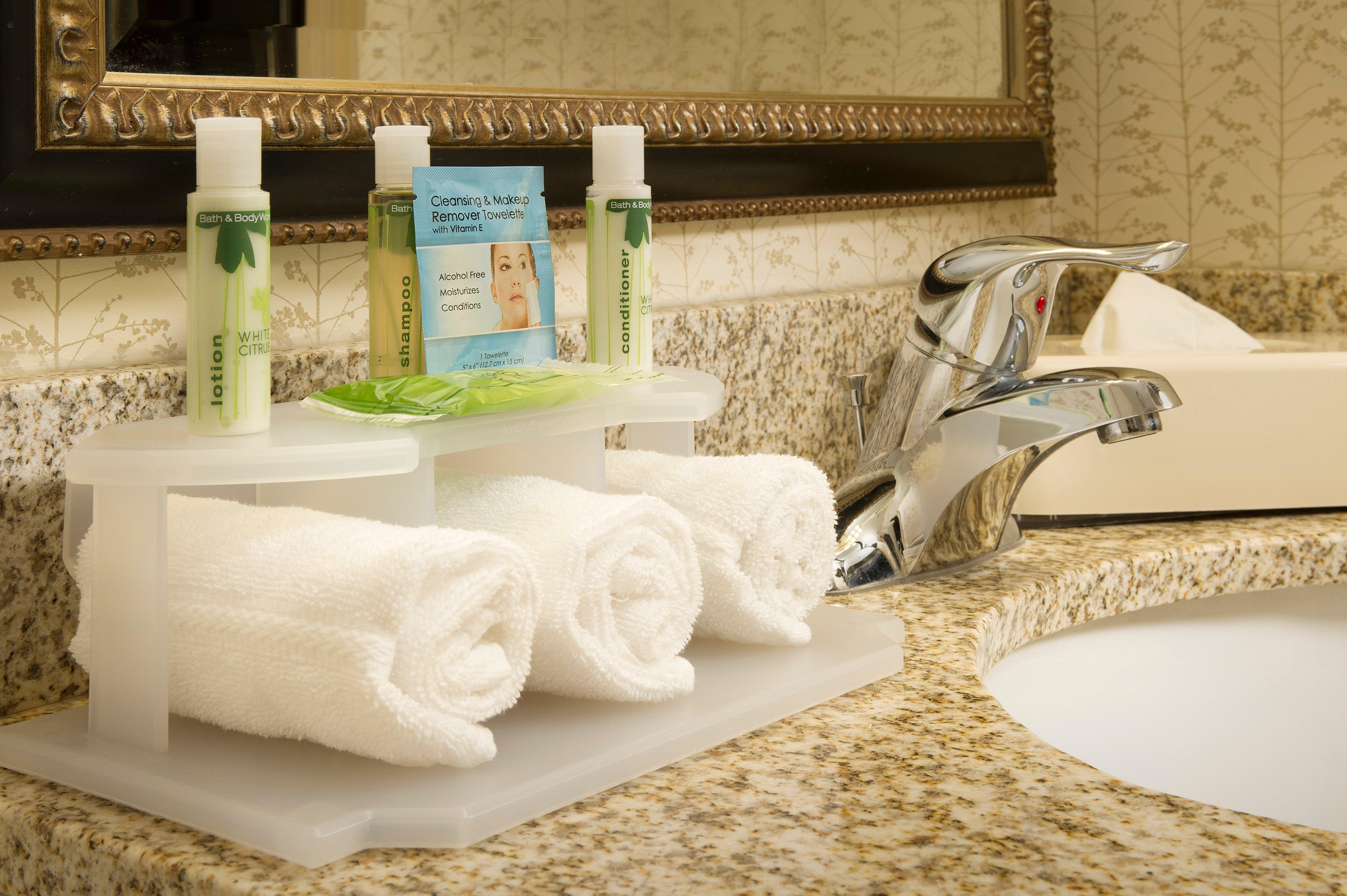 Holiday Inn Express & Suites Alexandria - Fort Belvoir By Ihg Buitenkant foto