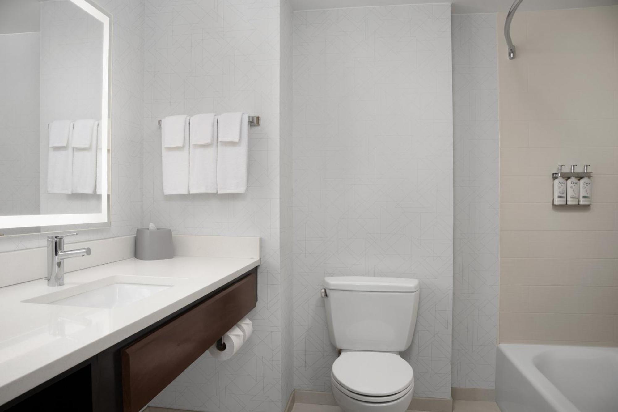 Holiday Inn Express & Suites Alexandria - Fort Belvoir By Ihg Buitenkant foto