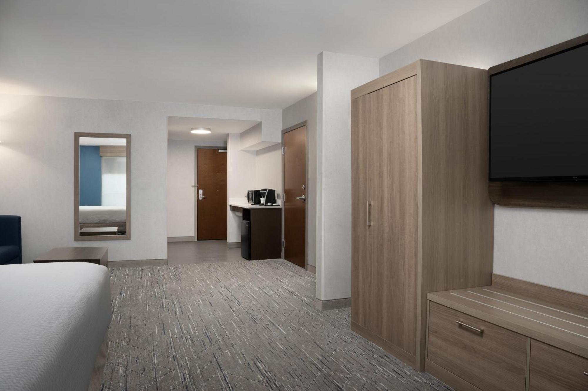 Holiday Inn Express & Suites Alexandria - Fort Belvoir By Ihg Buitenkant foto