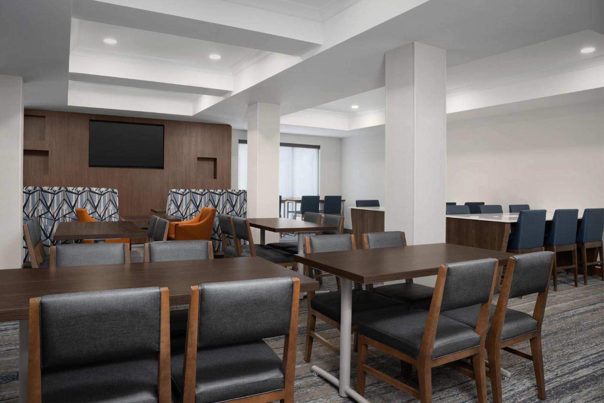Holiday Inn Express & Suites Alexandria - Fort Belvoir By Ihg Buitenkant foto
