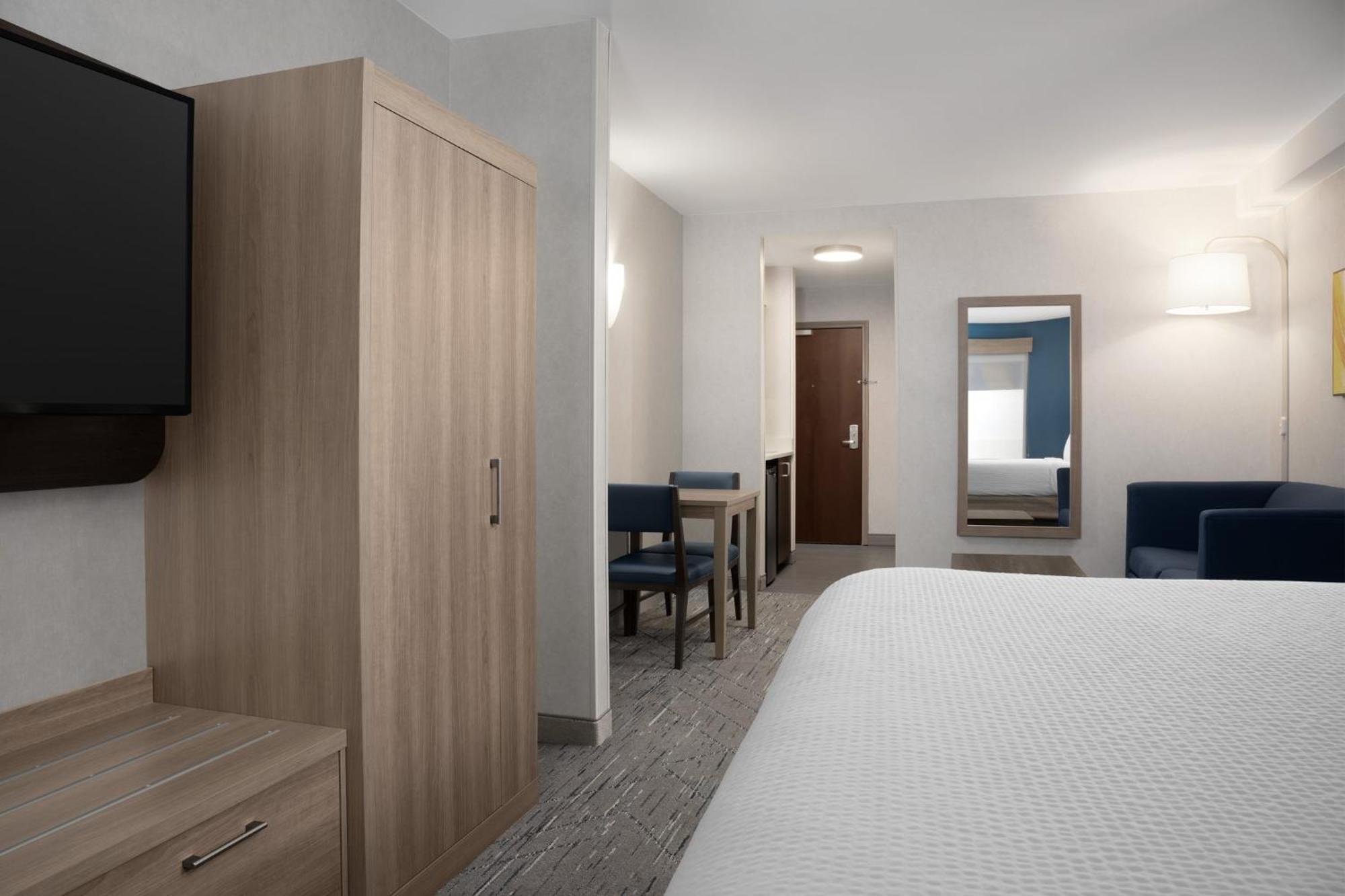 Holiday Inn Express & Suites Alexandria - Fort Belvoir By Ihg Buitenkant foto