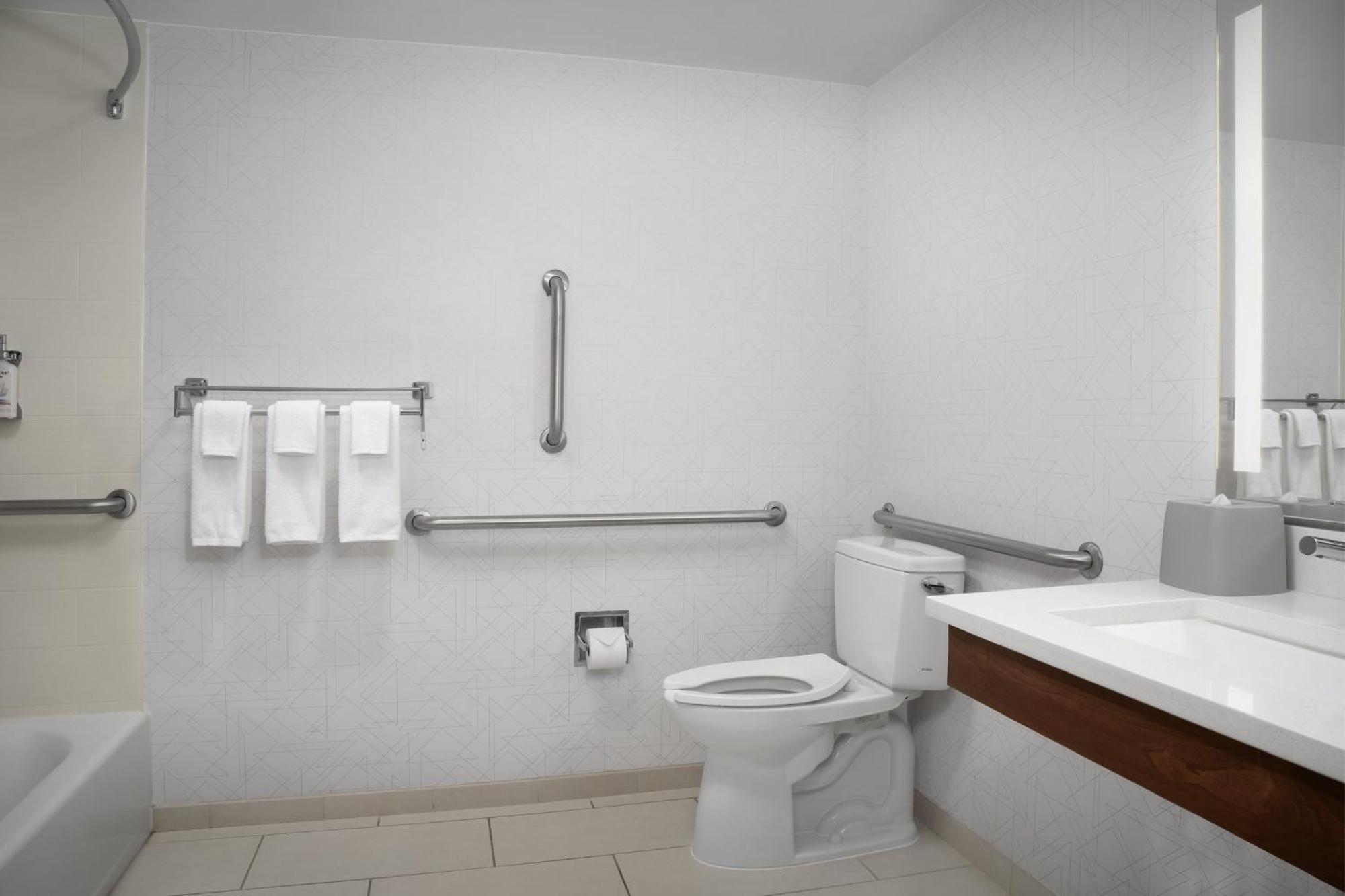 Holiday Inn Express & Suites Alexandria - Fort Belvoir By Ihg Buitenkant foto