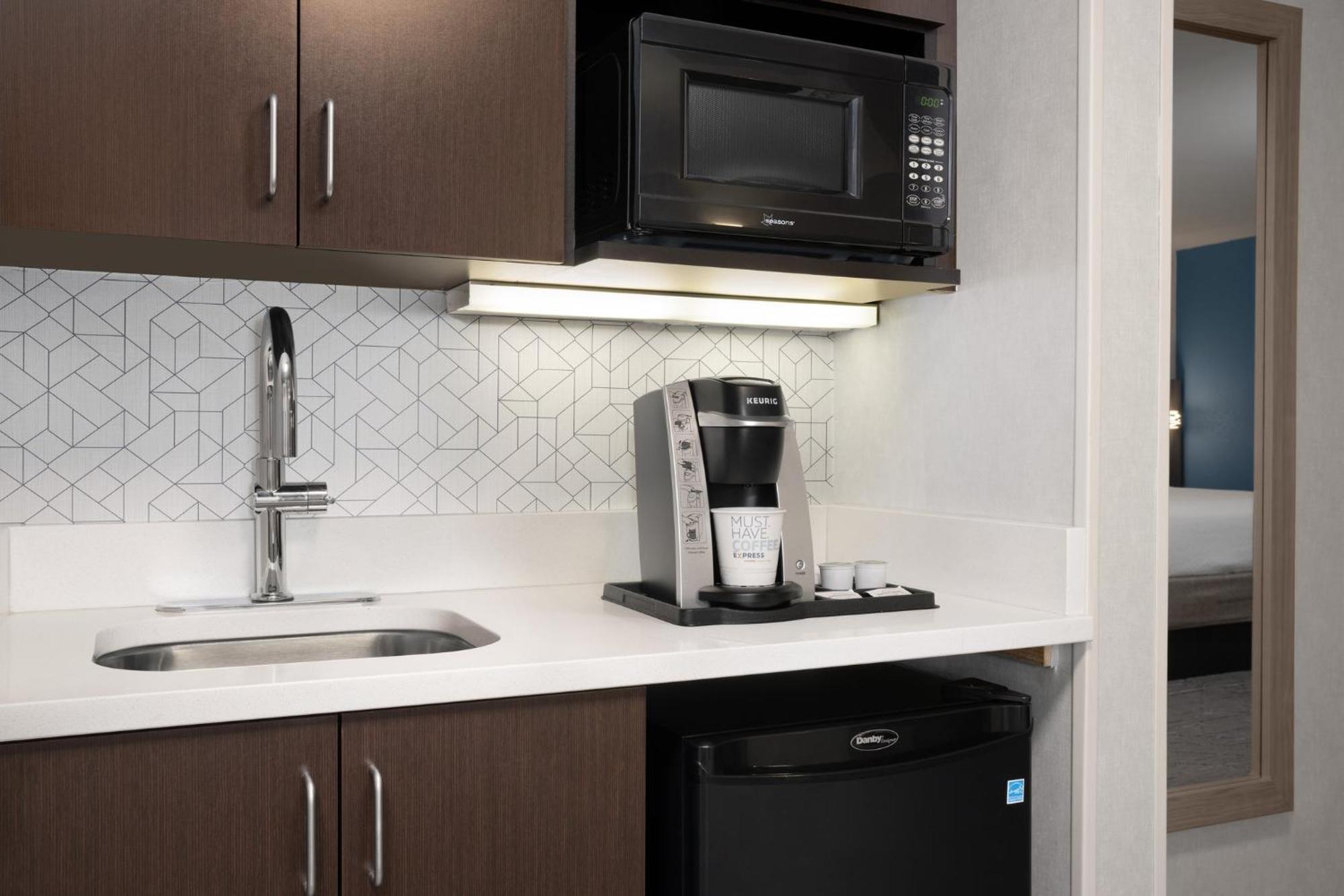 Holiday Inn Express & Suites Alexandria - Fort Belvoir By Ihg Buitenkant foto
