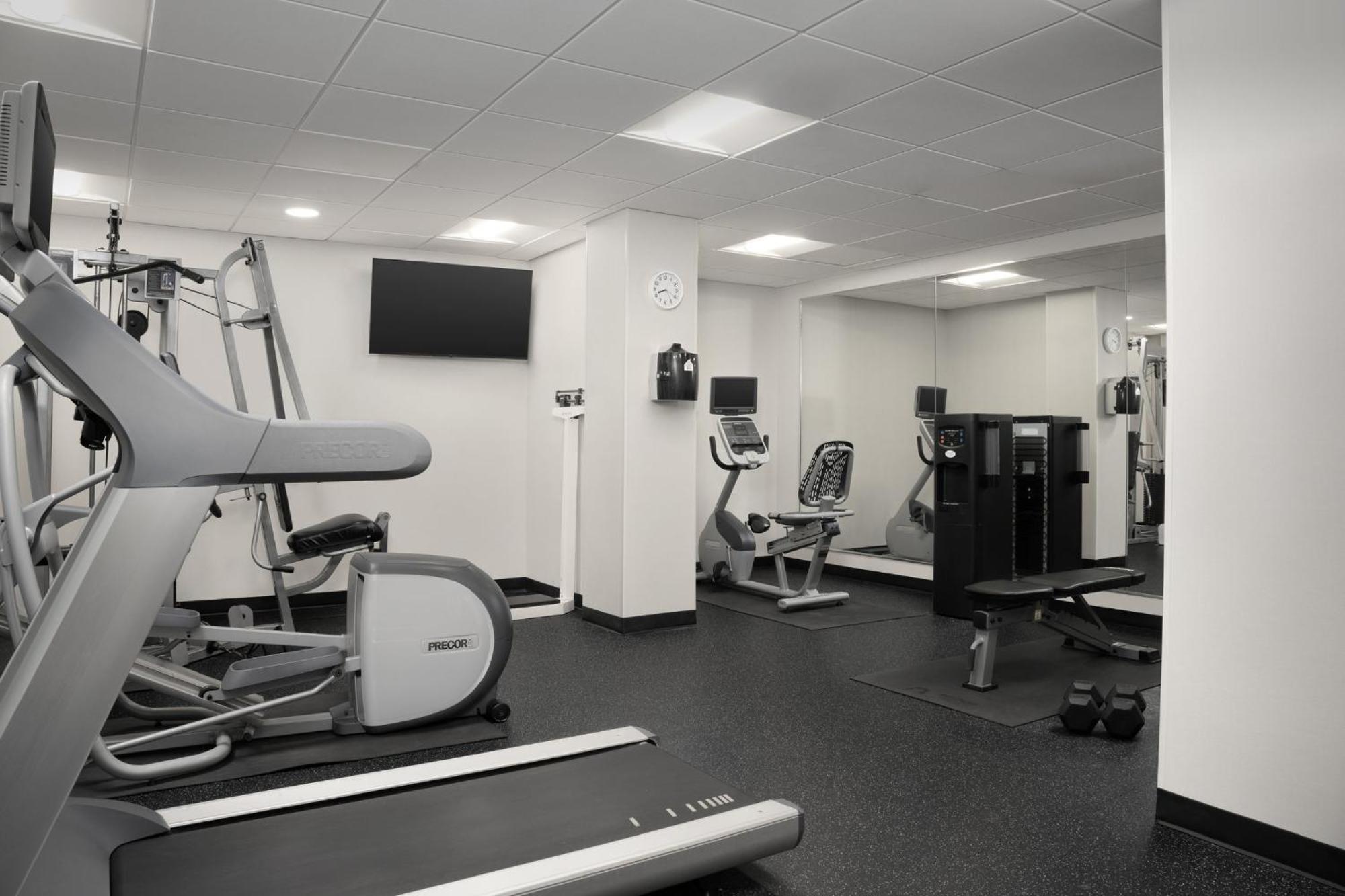Holiday Inn Express & Suites Alexandria - Fort Belvoir By Ihg Buitenkant foto