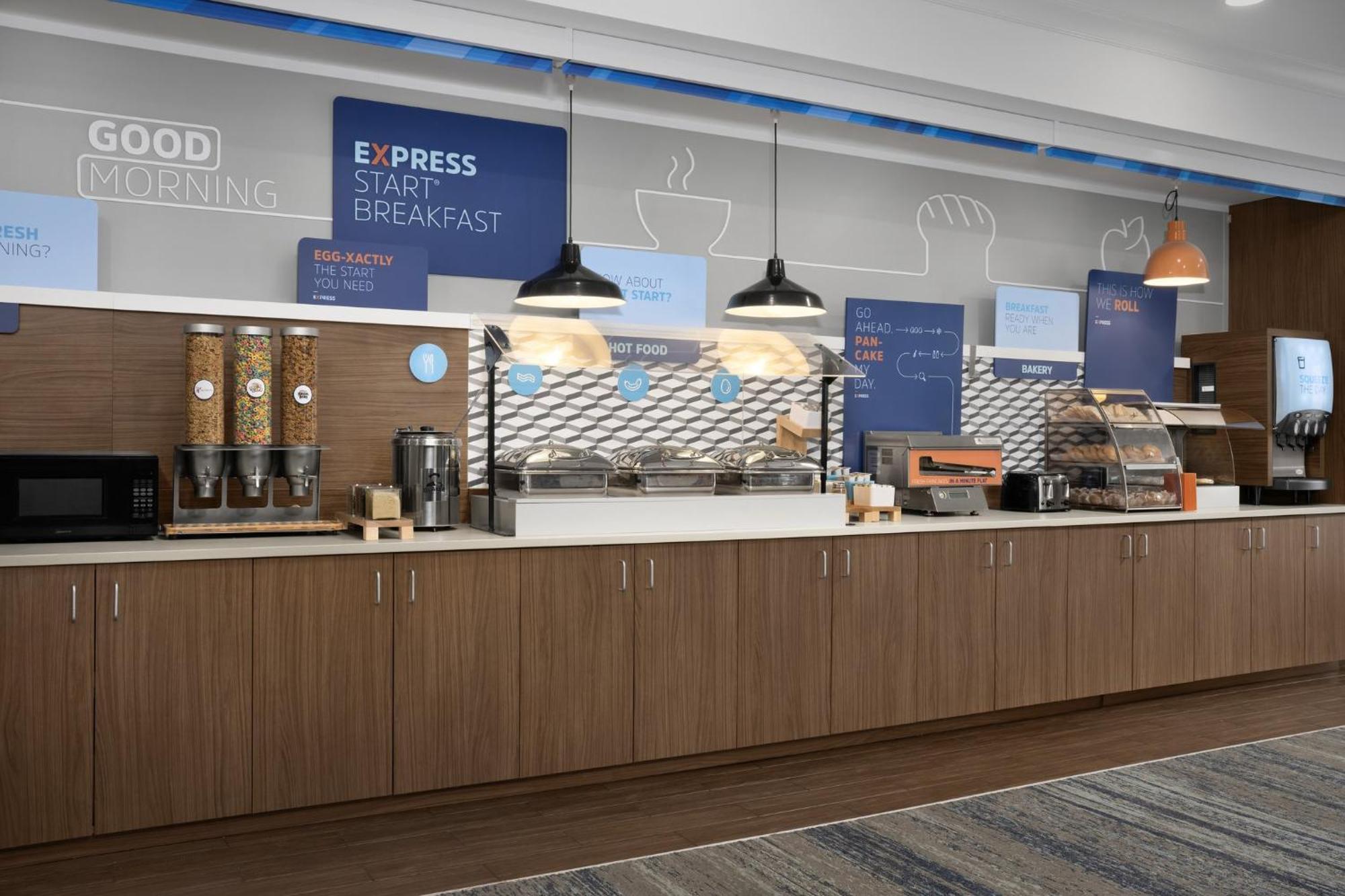 Holiday Inn Express & Suites Alexandria - Fort Belvoir By Ihg Buitenkant foto
